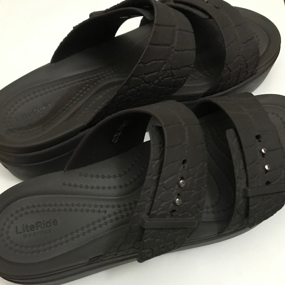 Crocs Women’s Platform Sandals Brown Color Size 9